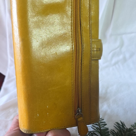 Franklin Covey Yellow Leather Wallet - Picture 4 of 5